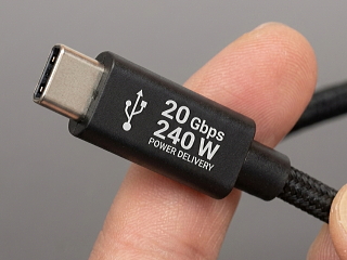 USB Type-CプラグのUSBケーブル 3.2 Gen 2x2の画像